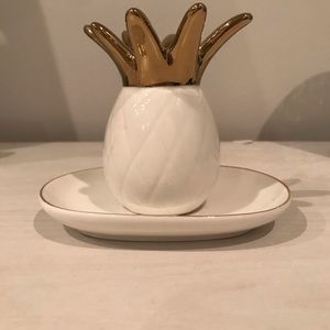 Pineapple ring and jewelry holder